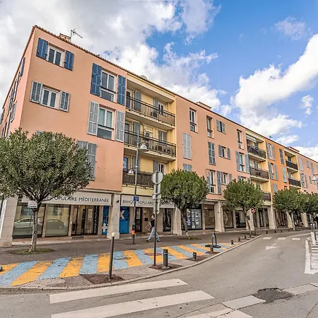 Du Port By Interhome * سان تروبيه